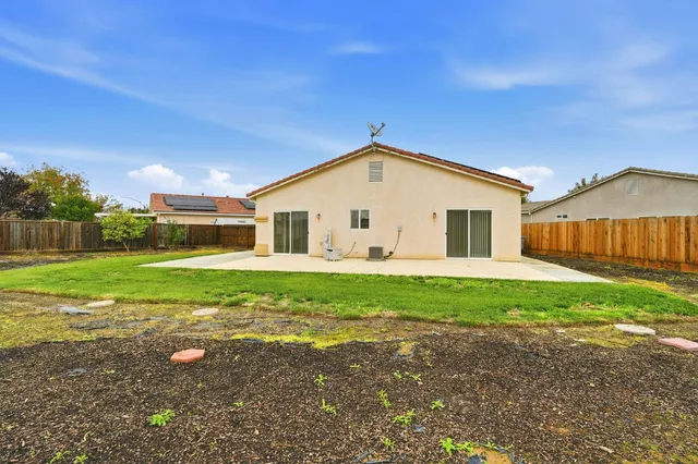 $379,000 | 3013 La Vina Circle, Los Banos, CA 93635