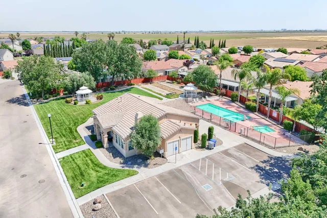 $379,000 | 3013 La Vina Circle, Los Banos, CA 93635