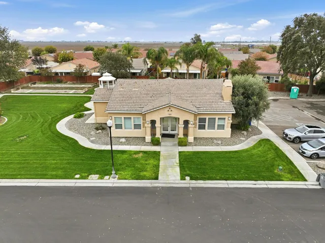 $379,000 | 3013 La Vina Circle, Los Banos, CA 93635