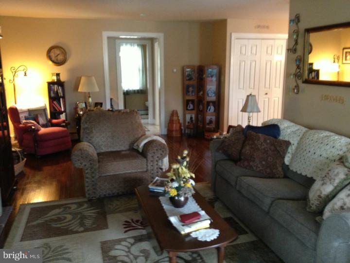 221 Gibraltar Road Reading, PA 19606 - Photo 6 of 21 Living Room
