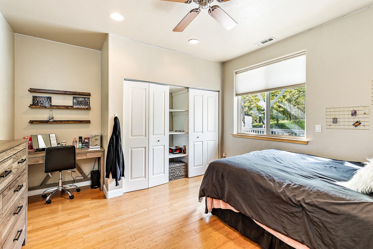 15319 Shiloh Road White City, OR 97503 - Photo 50 of 75 Guest bedroom #1