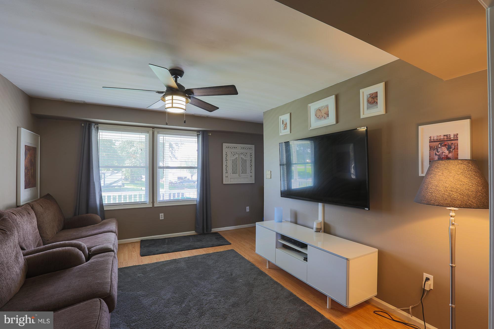 1527 Galena Road Baltimore, MD 21221 - Photo 3 of 30 Living Room