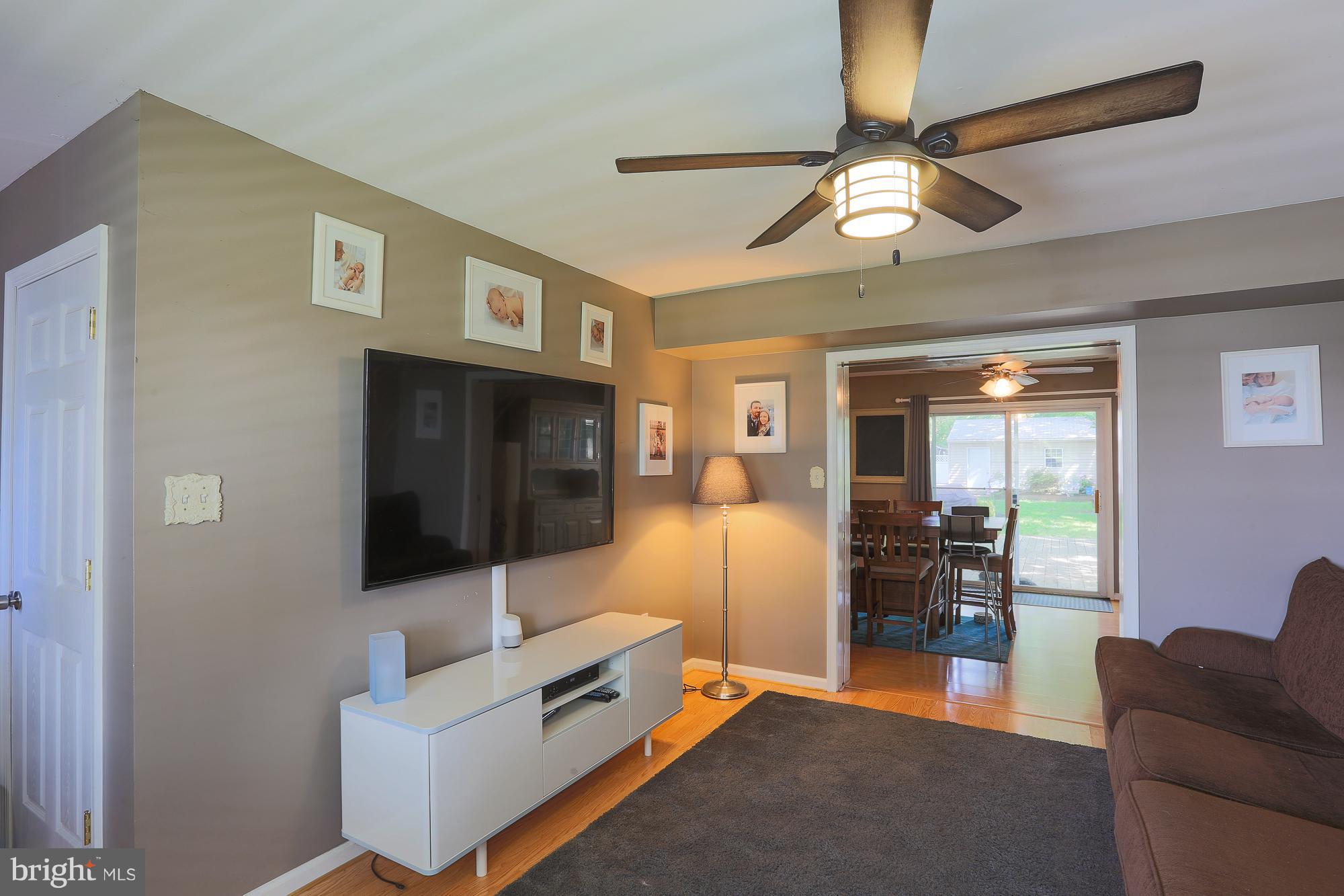 1527 Galena Road Baltimore, MD 21221 - Photo 4 of 30 Living Room