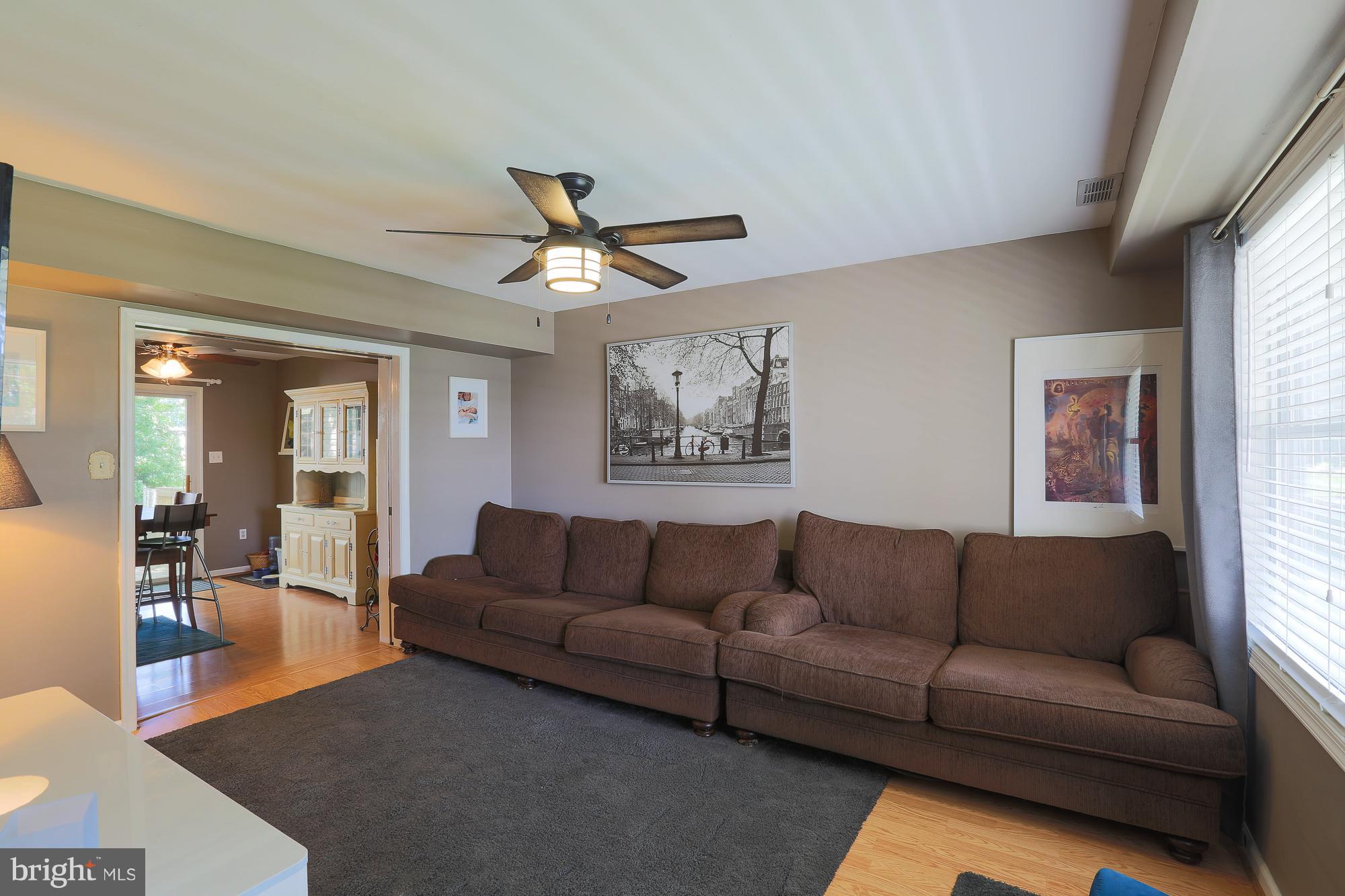 1527 Galena Road Baltimore, MD 21221 - Photo 5 of 30 Living Room