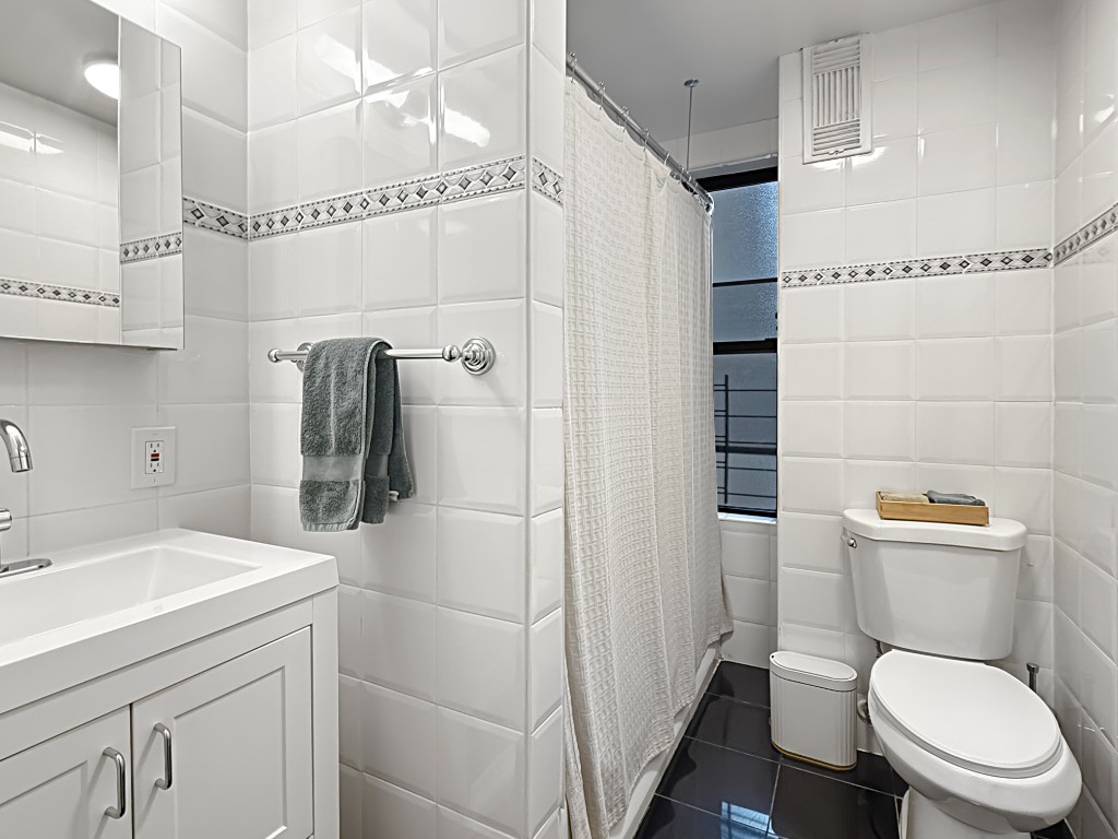 280 Riverside Drive, Unit 4H Manhattan, NY 10025 - Photo 3 of 13 Photo 3