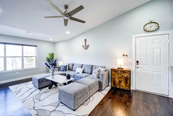 $2,850 | 2011 North Highway 17, Mount Pleasant, SC 29466