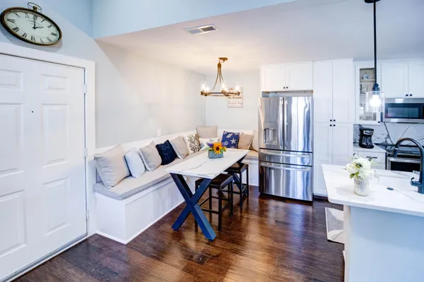 $2,850 | 2011 North Highway 17, Mount Pleasant, SC 29466