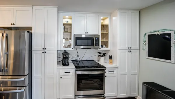 $2,850 | 2011 North Highway 17, Mount Pleasant, SC 29466