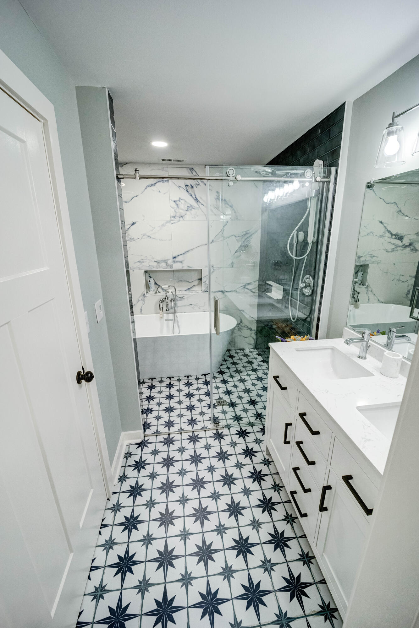 2011 North Highway 17 Mount Pleasant, SC 29466 - Photo 7 of 11 11. small bedroom attached bathroom (1)