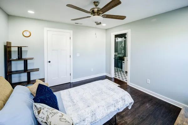 $2,850 | 2011 North Highway 17, Mount Pleasant, SC 29466