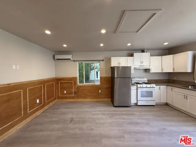 $4,595 | 15328 Vose Street, Van Nuys, CA 91406