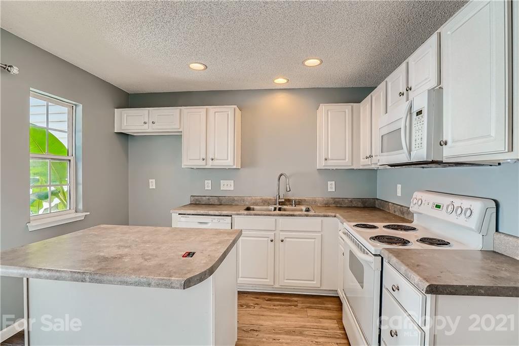 214 Butler Place Fort Mill, SC 29715 - Photo 13 of 32 Gallery Image 13