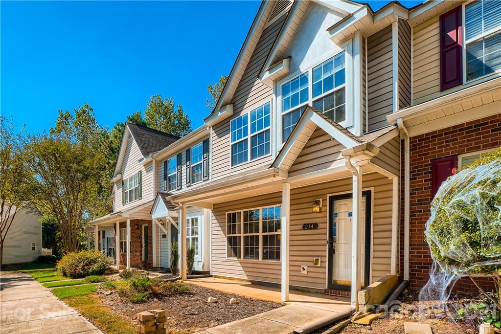 214 Butler Place Fort Mill, SC 29715 - Photo 3 of 32 Gallery Image 3