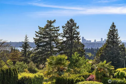 $5,950,000 | 9242 Northeast 14th Street, Clyde Hill, WA 98004