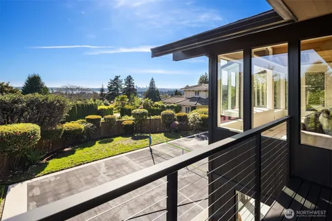 $5,950,000 | 9242 Northeast 14th Street, Clyde Hill, WA 98004