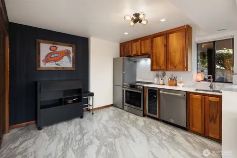 $5,950,000 | 9242 Northeast 14th Street, Clyde Hill, WA 98004