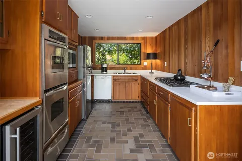 $5,950,000 | 9242 Northeast 14th Street, Clyde Hill, WA 98004