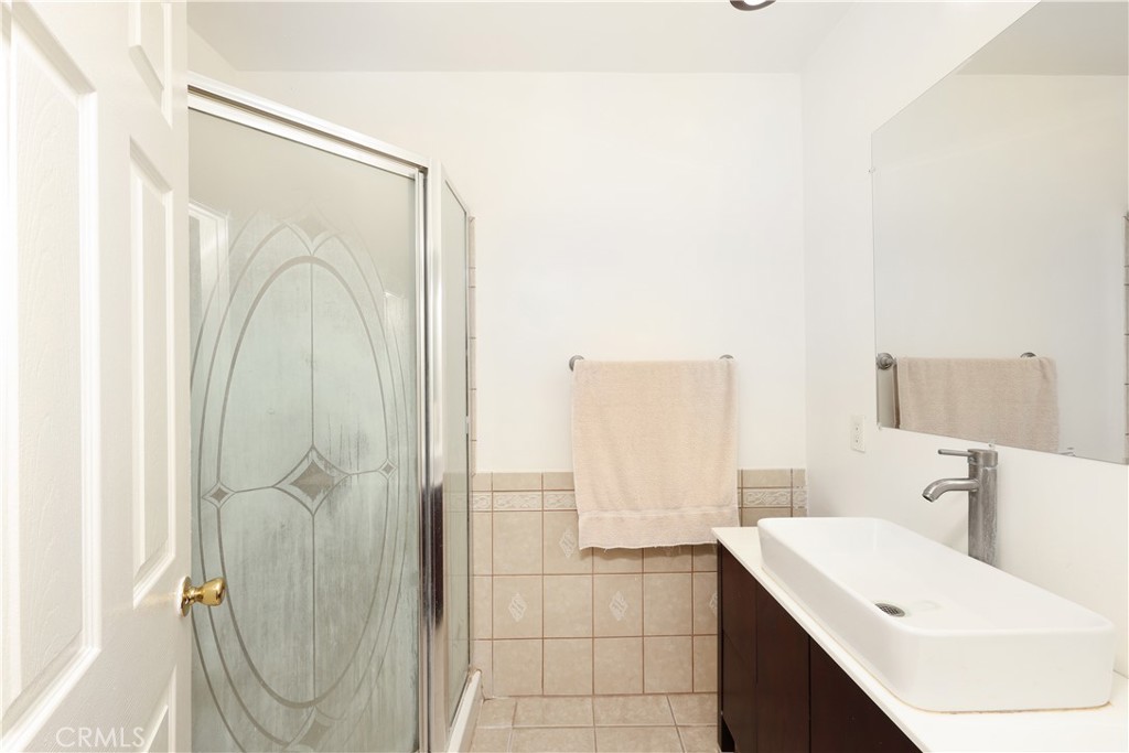 7033 Stewart And Gray Road, Unit 6 Downey, CA 90241 - Photo 13 of 39 1st Bathroom