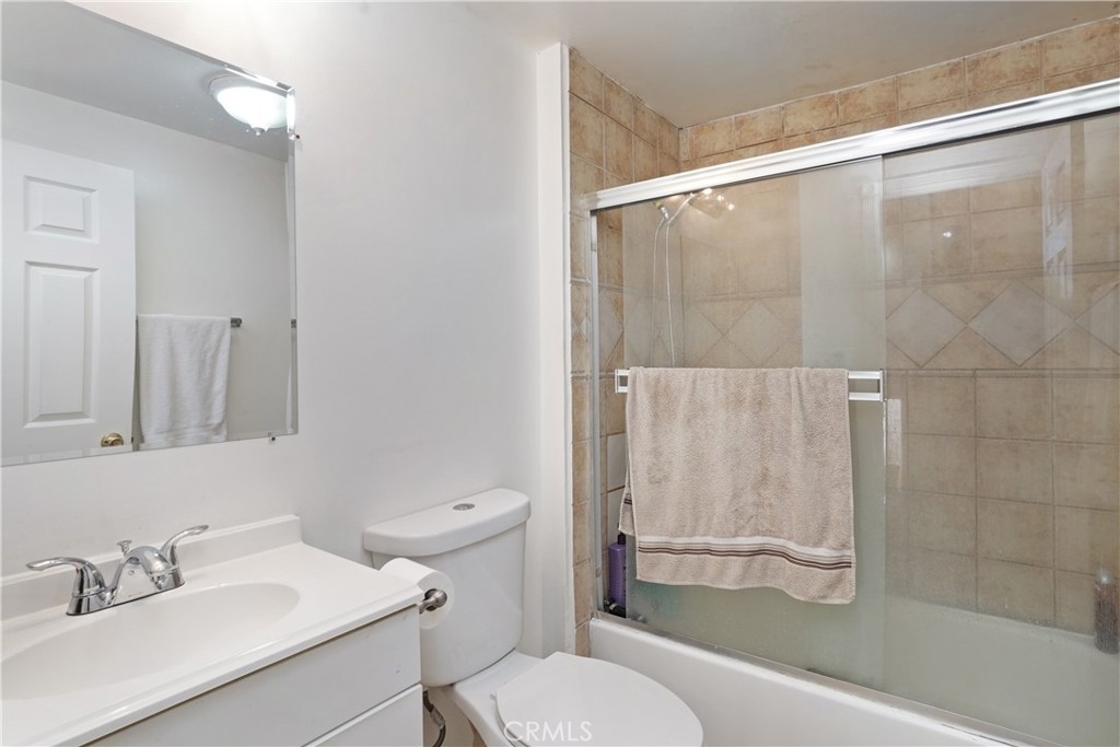 7033 Stewart And Gray Road, Unit 6 Downey, CA 90241 - Photo 19 of 39 Primary suite