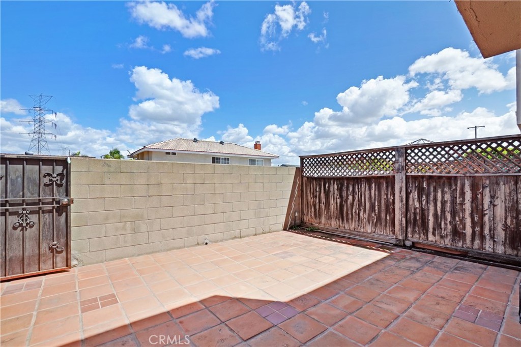 7033 Stewart And Gray Road, Unit 6 Downey, CA 90241 - Photo 25 of 39 Patio
