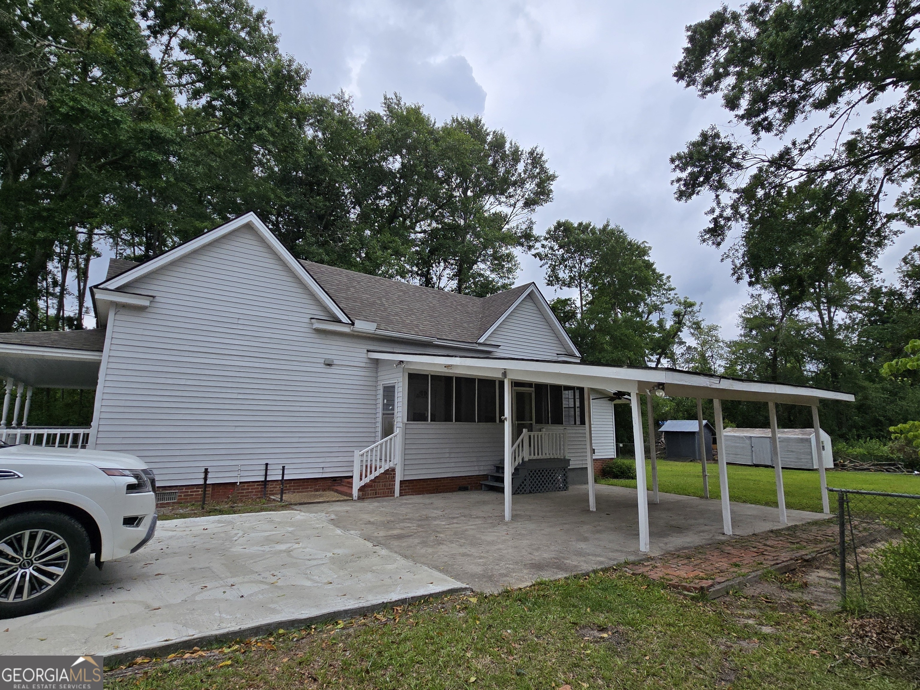 35 Cheatham Street Wadley, GA 30477 - Photo 4 of 18 a view of a house with backyard