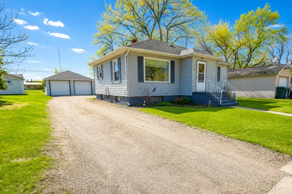 $189,000 | 15 2nd Street Southeast, Hillsboro, ND 58045