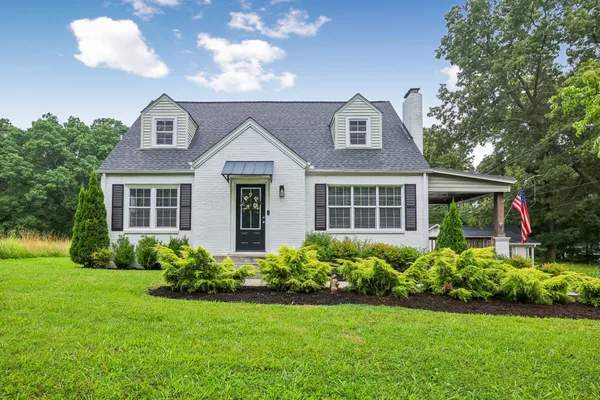 $499,900 | 810 West Lincoln Street, Tullahoma, TN 37388
