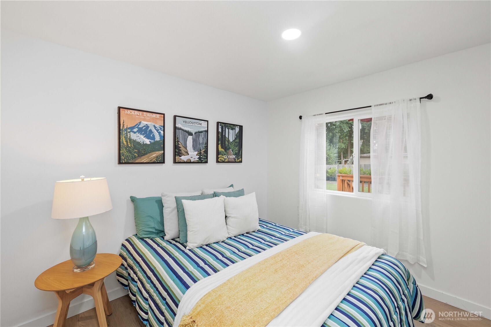 27428 Witte Road Southeast Maple Valley, WA 98038 - Photo 17 of 31 a bedroom with a bed and lamps