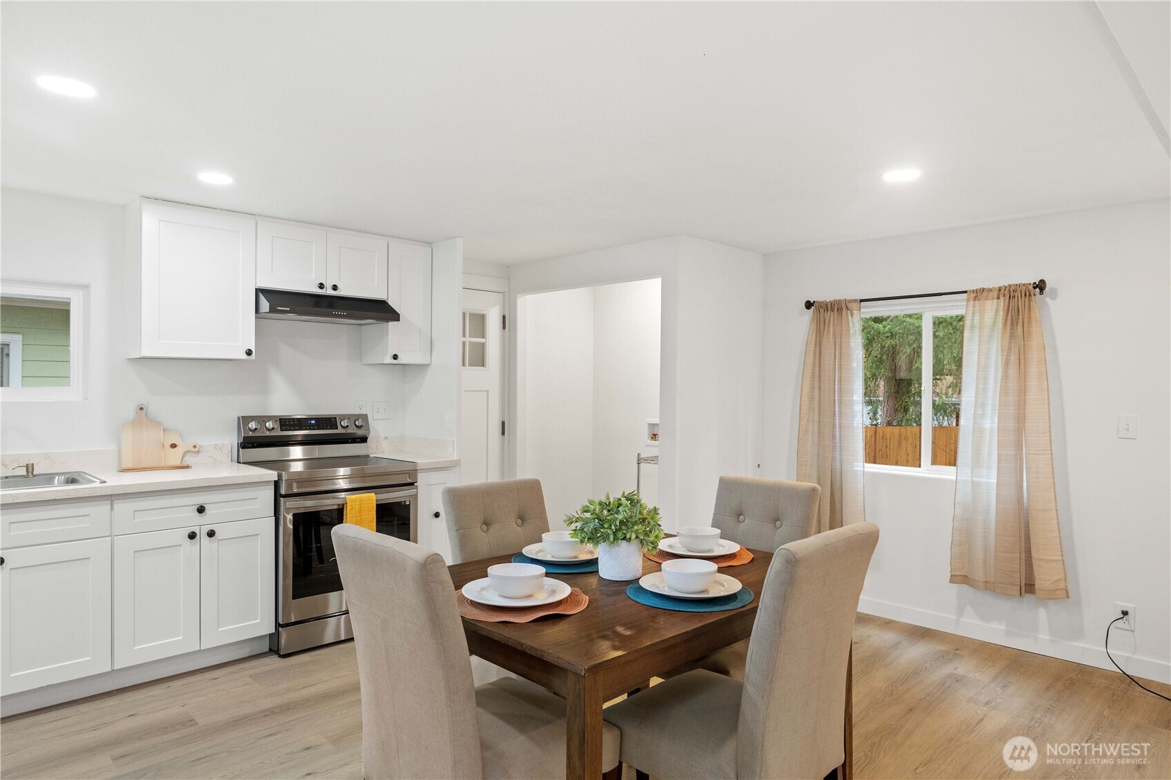 27428 Witte Road Southeast Maple Valley, WA 98038 - Photo 8 of 31 a kitchen with a table and chairs in it