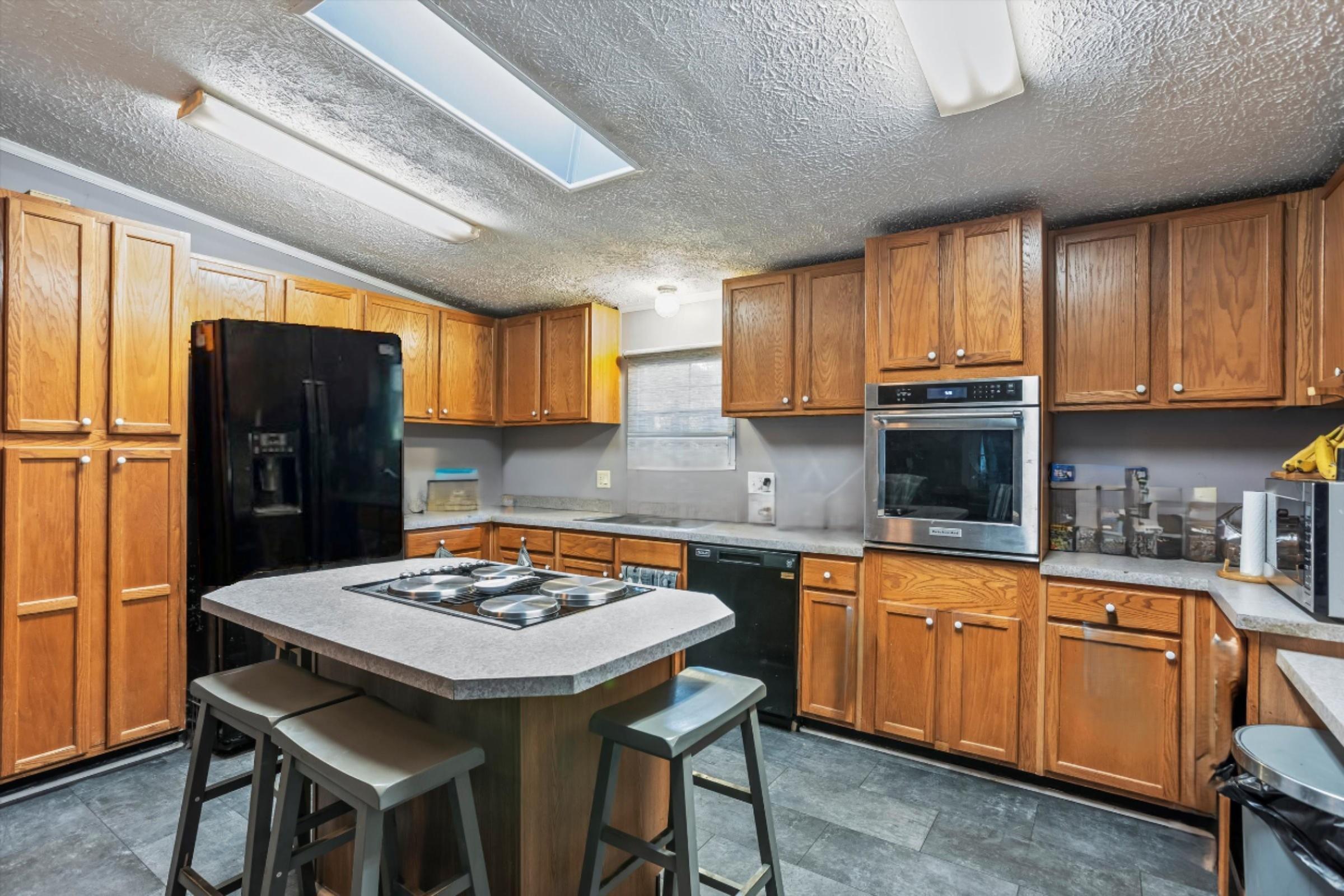 1261 Alden Drive Augusta, GA 30906 - Photo 10 of 29 Kitchen with cooktop island and eating area.