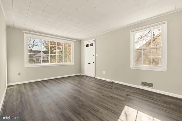 $3,500 | 3024 Wayne Road, Falls Church, VA 22042