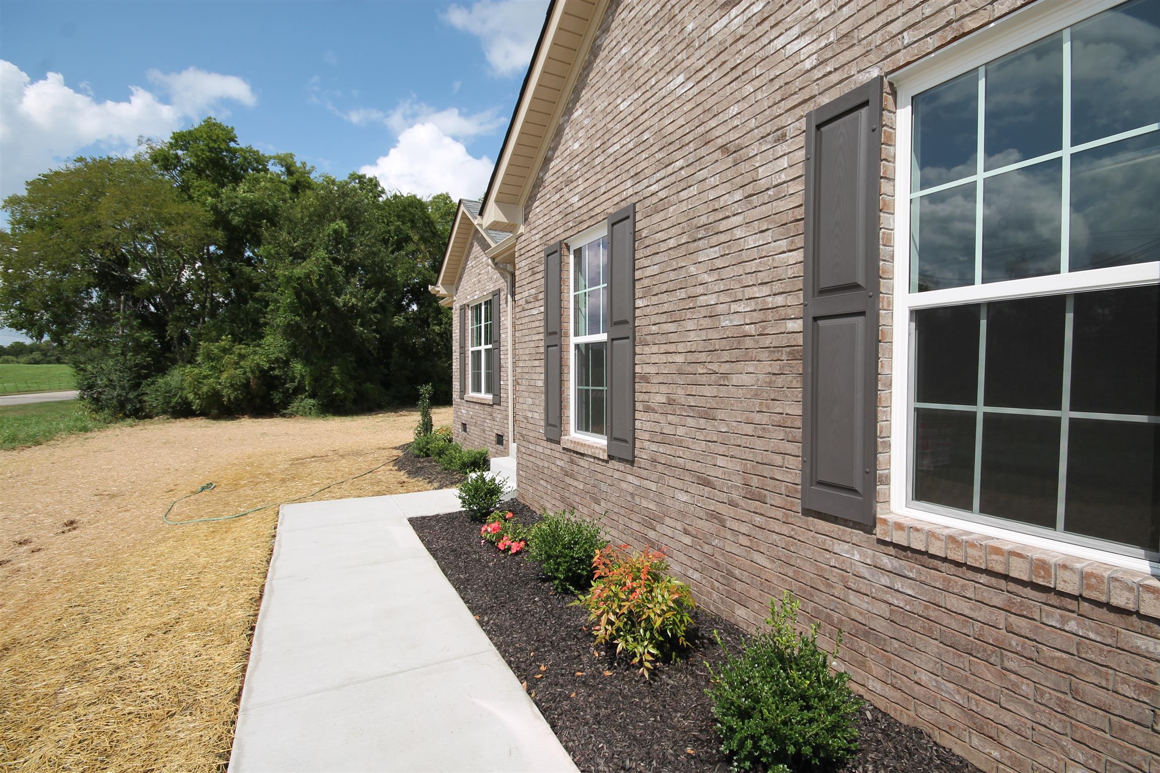 900 Rutherford Lane Columbia, TN 38401 - Photo 2 of 25 Gallery Image 2