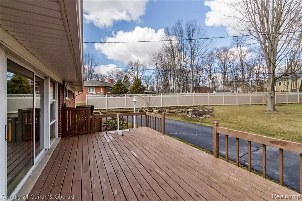 28451 Bayberry Road Farmington Hills, MI 48331 - Photo 15 of 18