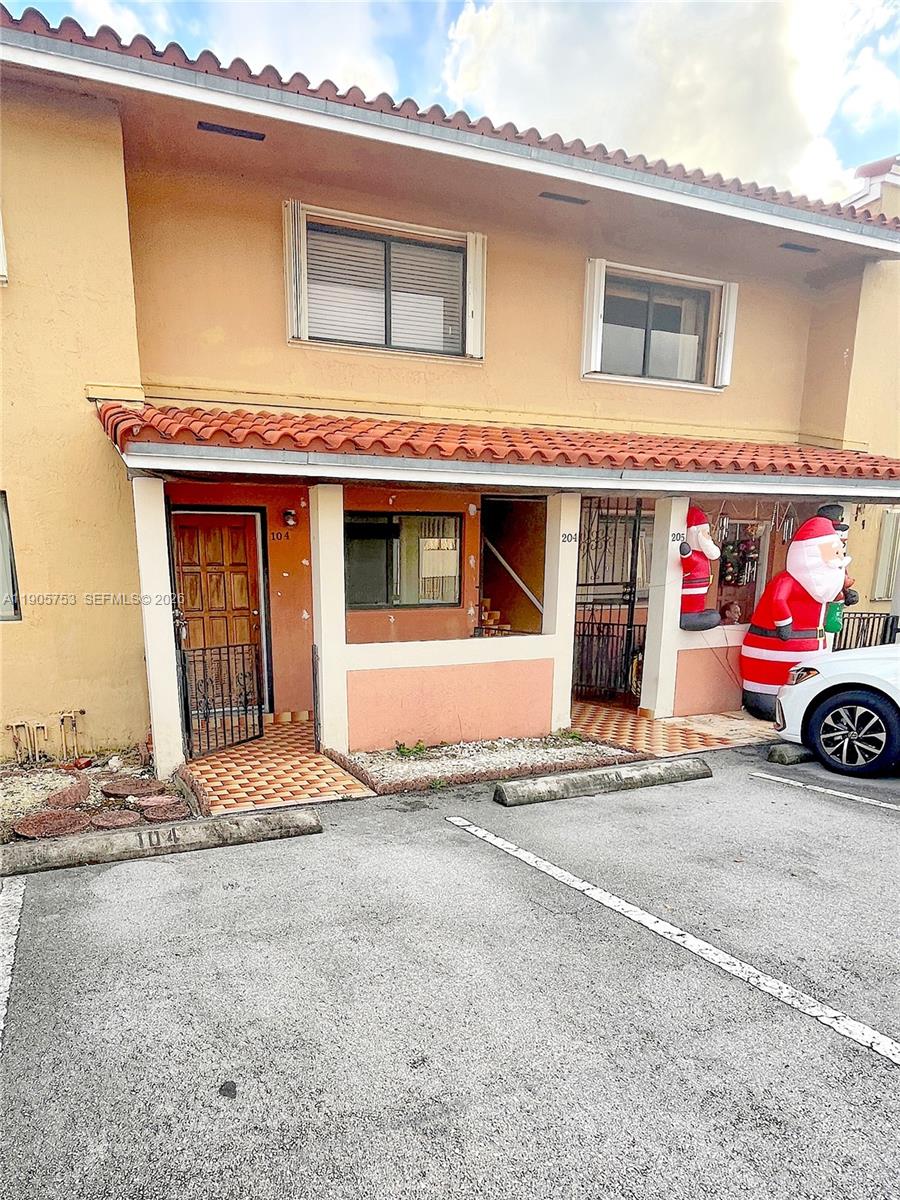 2740 West 63rd Street, Unit 104 Hialeah, FL 33016 - Photo 4 of 29 a house with a outdoor space