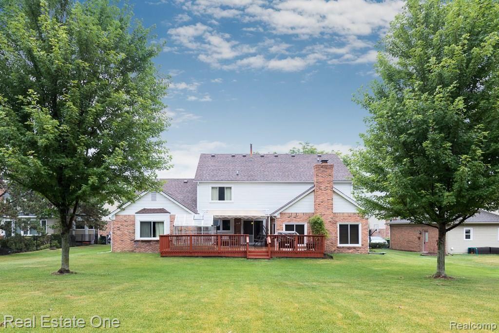 2425 Rancroft Beat Rochester Hills, MI 48306 - Photo 3 of 32