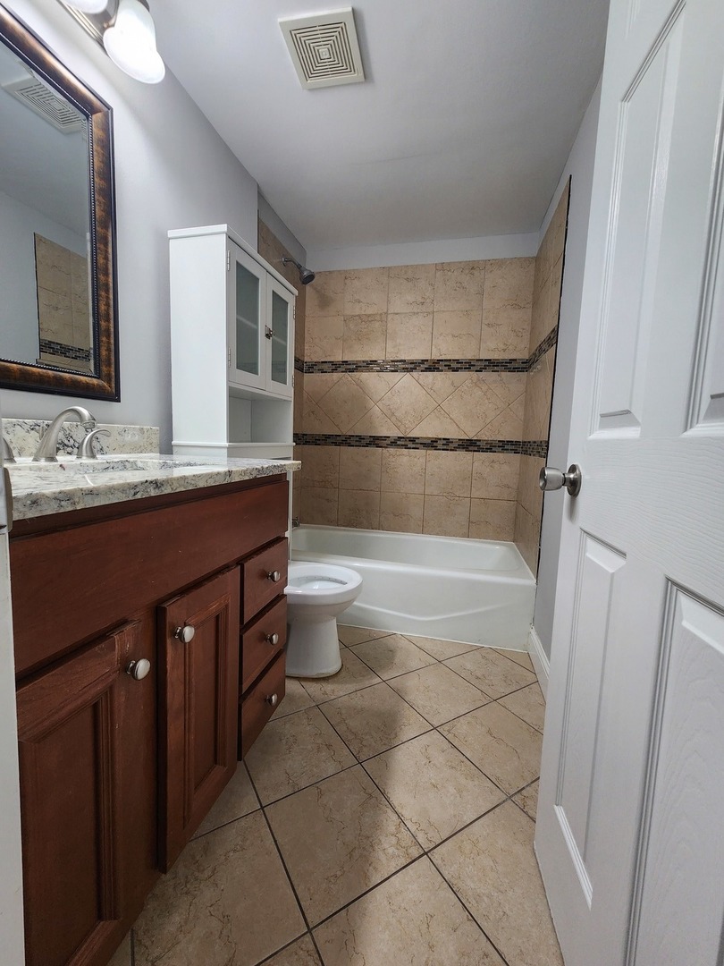 9817 Nottingham Avenue, Unit 103 Chicago Ridge, IL 60415 - Photo 9 of 11 Gallery Image 9
