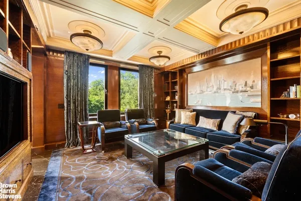 $3,100,000 | 1215 5th Avenue, Unit 6B | Upper Carnegie Hill