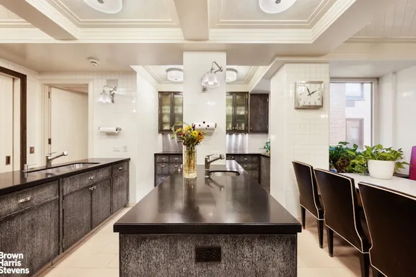 $3,100,000 | 1215 5th Avenue, Unit 6B | Upper Carnegie Hill