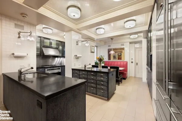 $3,100,000 | 1215 5th Avenue, Unit 6B | Upper Carnegie Hill