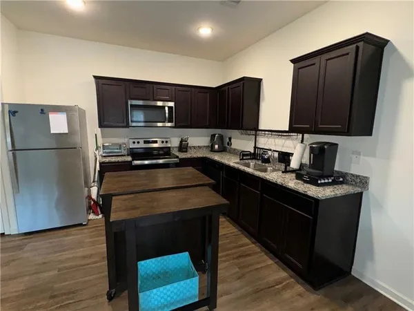 $1,975 | 3366 Tarian Way, Decatur, GA 30034