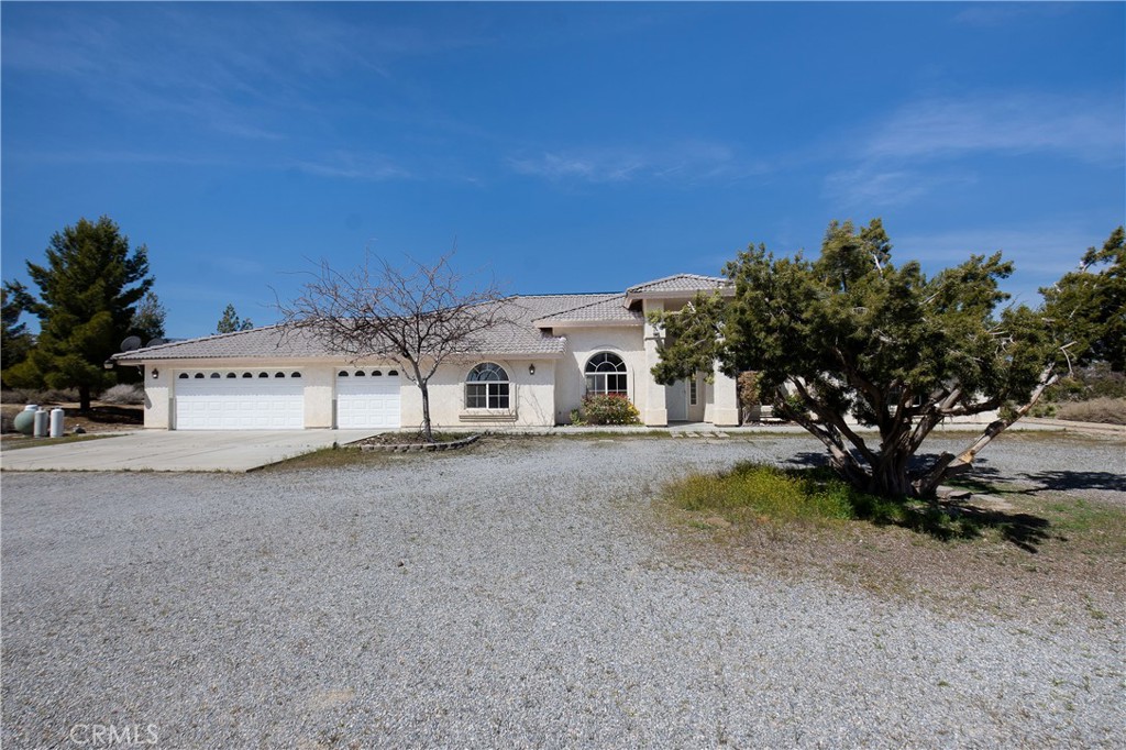 a view of a house with a yard and garage
