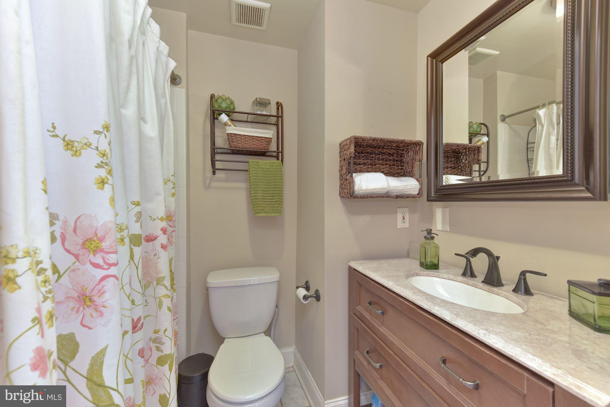 629 18th Street Northeast Washington, DC 20002 - Photo 15 of 23 Second Floor Full Bath