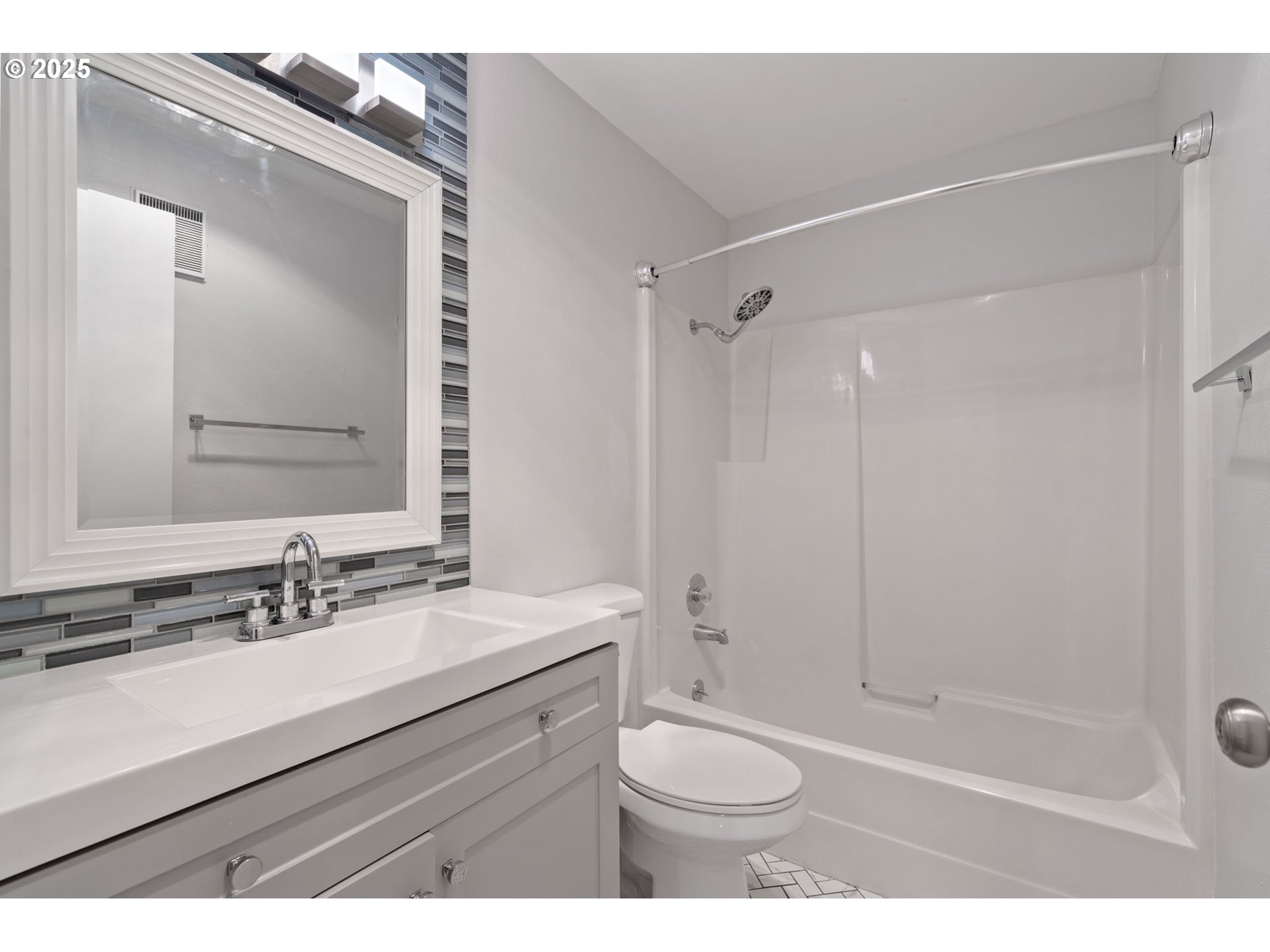 8720 Southwest Tualatin Road, Unit 110 Tualatin, OR 97062 - Photo 9 of 19