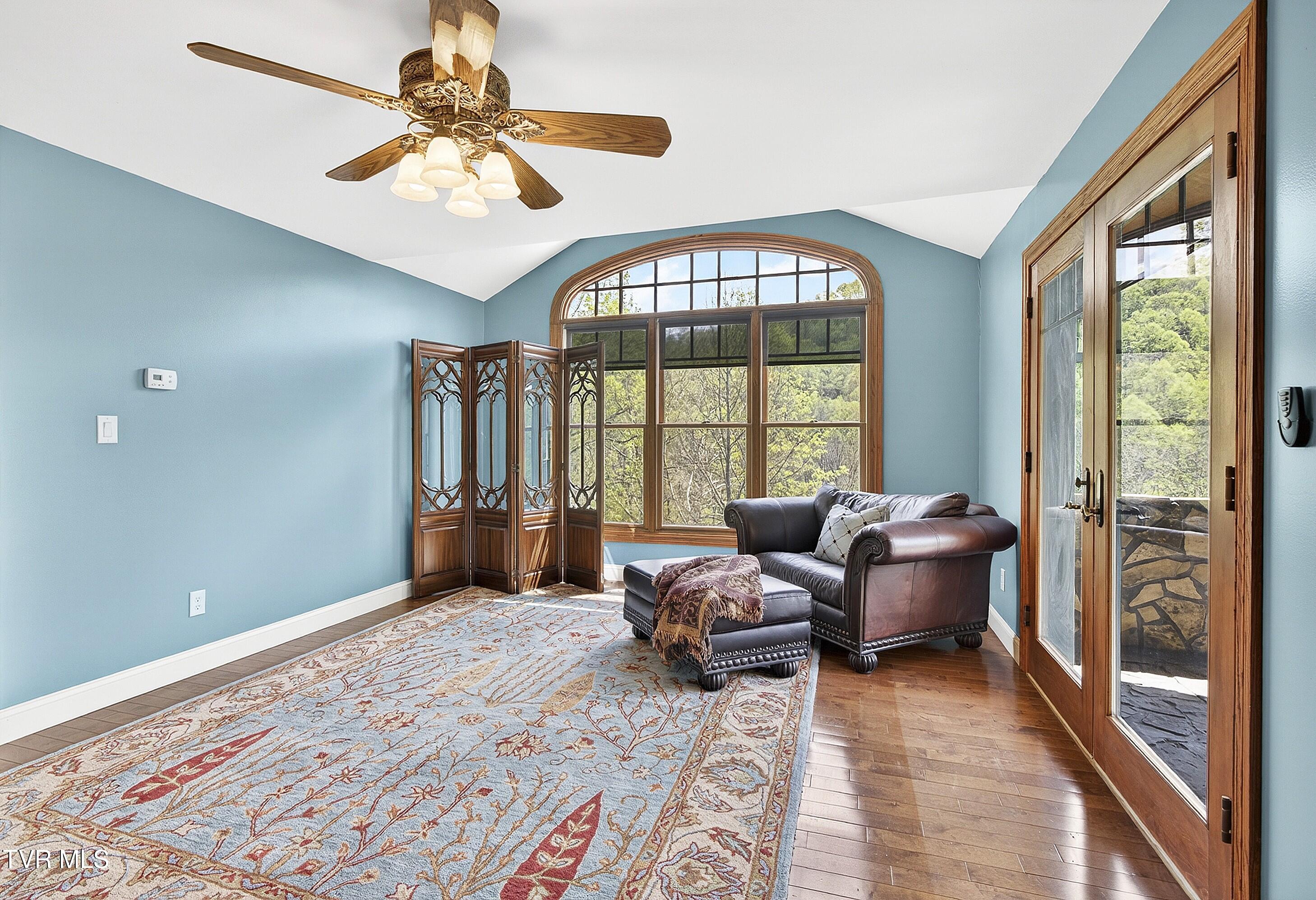 24327 North Fork River Road Abingdon, VA 24210 - Photo 23 of 70 SITTING AREA
