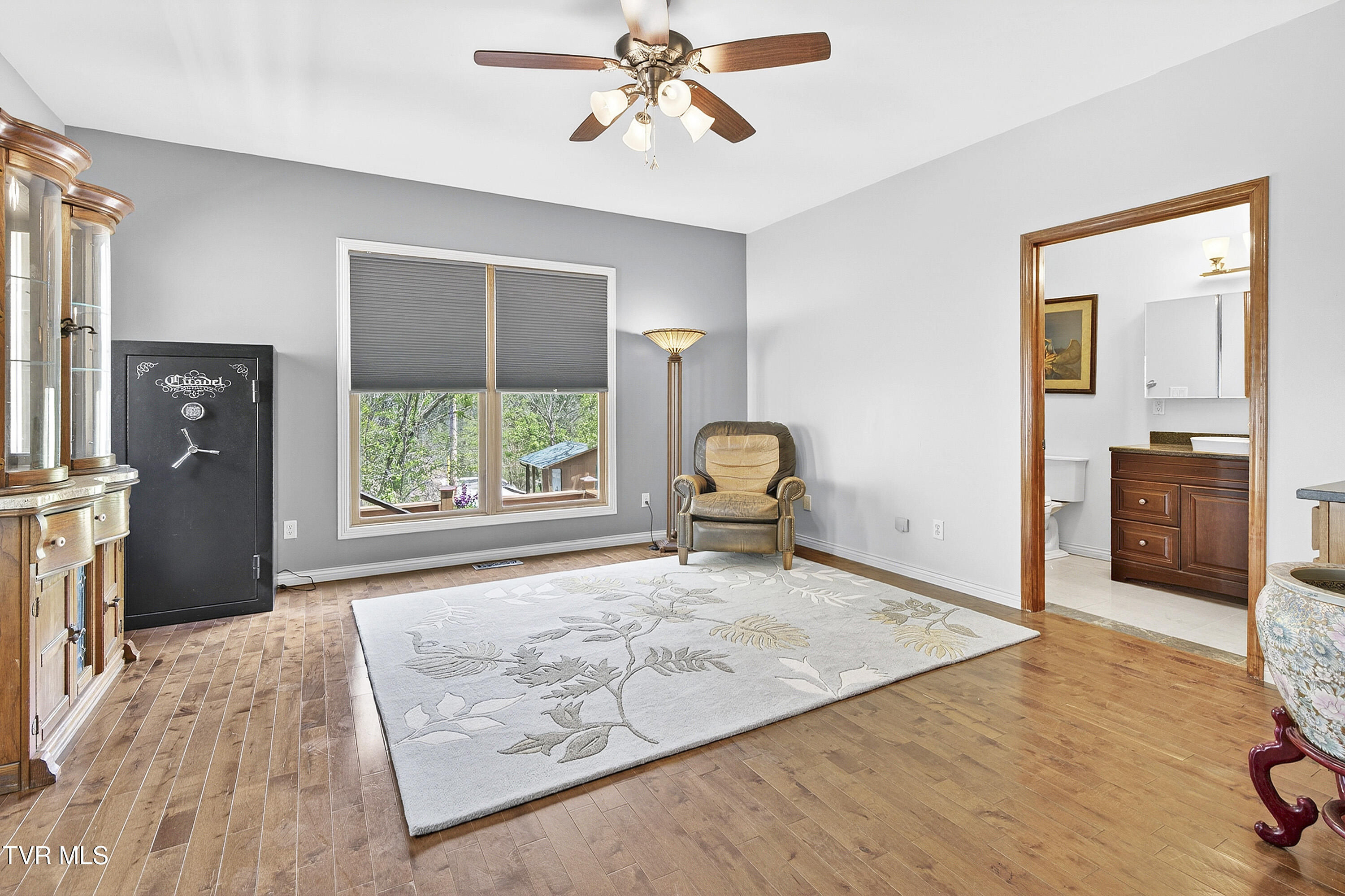 24327 North Fork River Road Abingdon, VA 24210 - Photo 45 of 70 GUEST SUITE