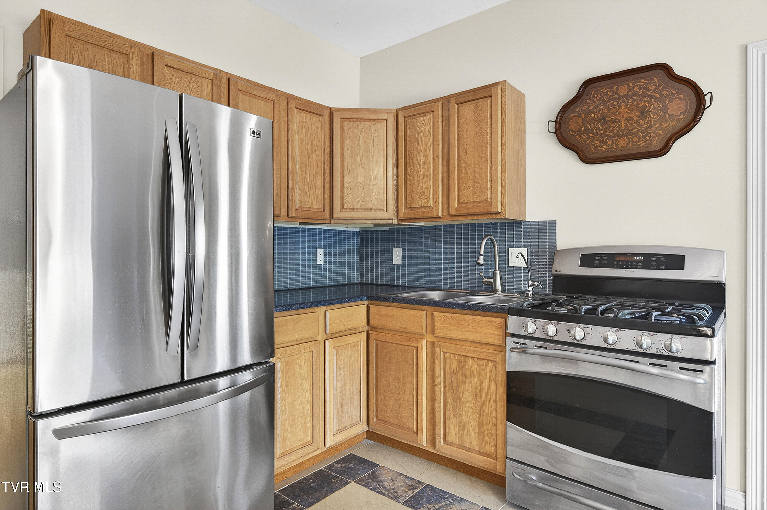 24327 North Fork River Road Abingdon, VA 24210 - Photo 47 of 70 GUEST SUITE