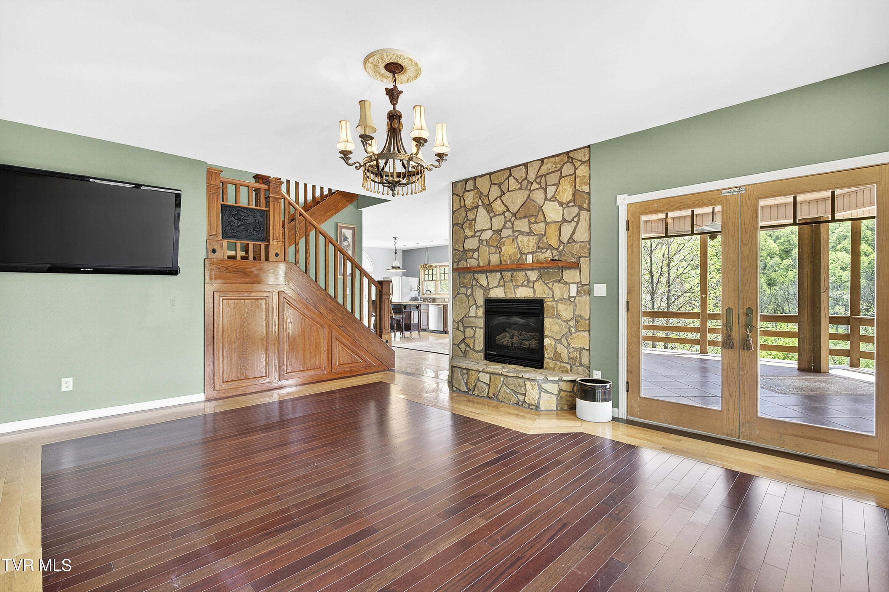 24327 North Fork River Road Abingdon, VA 24210 - Photo 5 of 70 LIVING ROOM