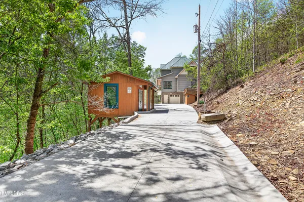 $999,900 | 24327 North Fork River Road, Abingdon, VA 24210