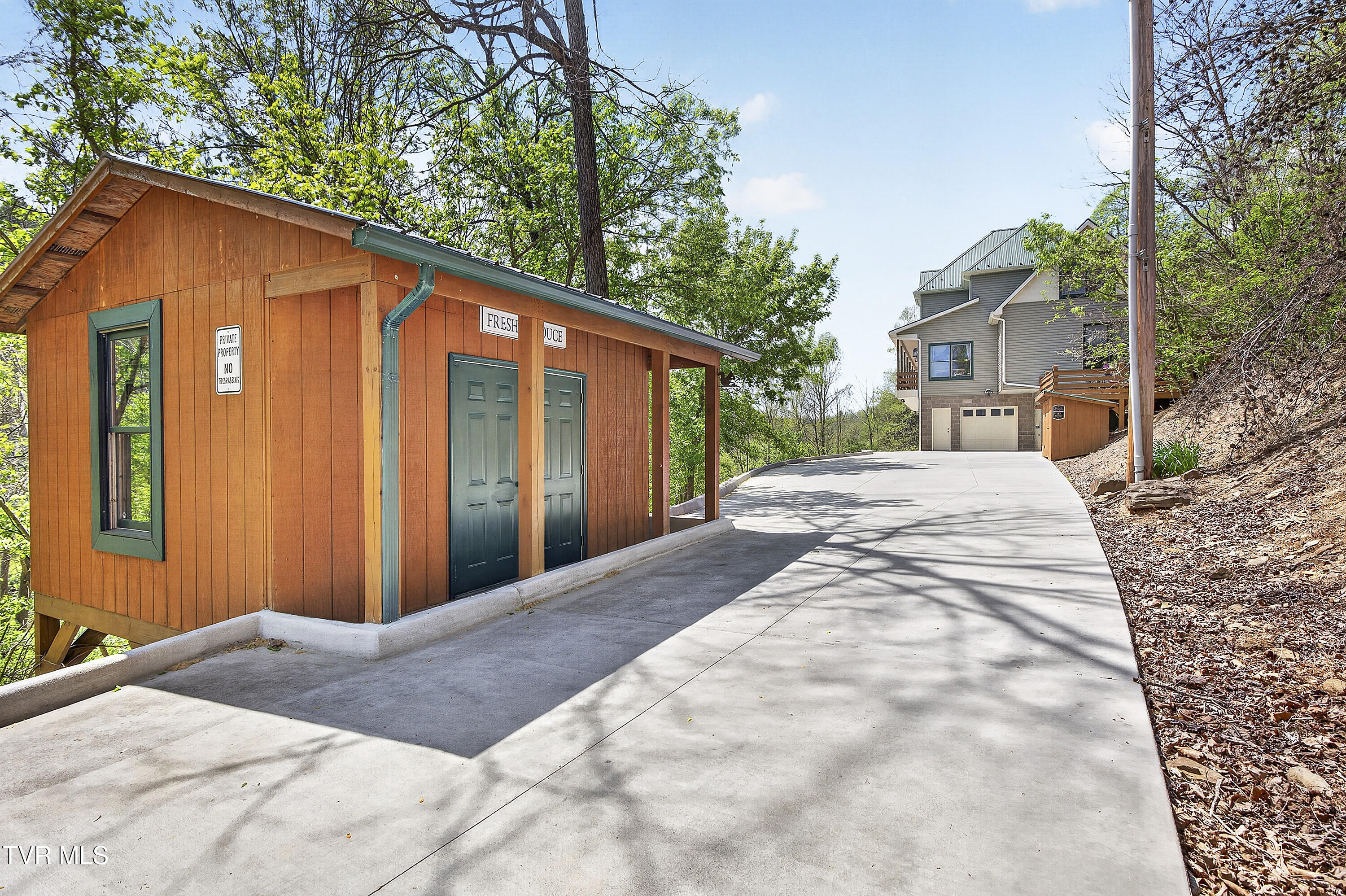 24327 North Fork River Road Abingdon, VA 24210 - Photo 58 of 70 CONCRETE DRIVE