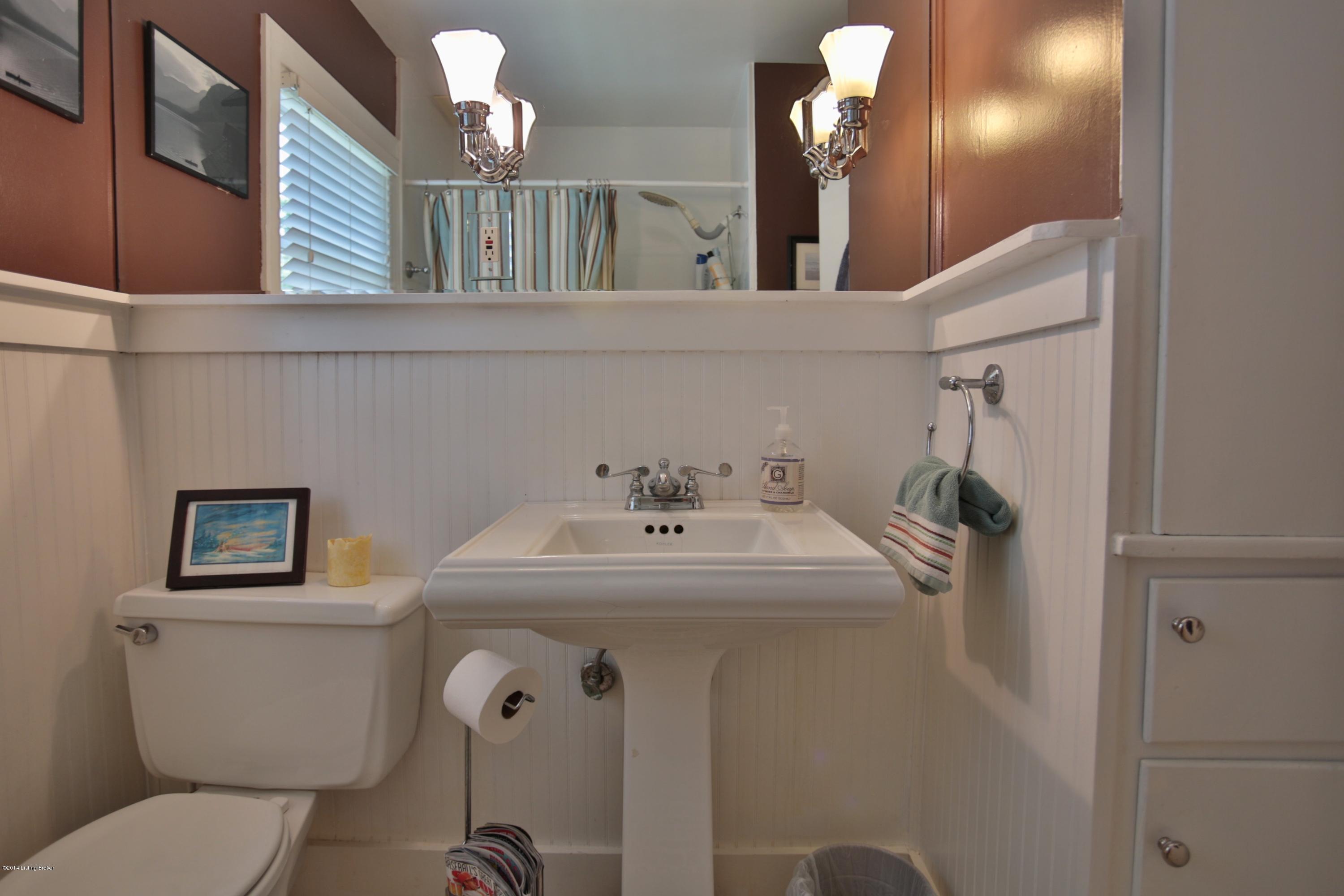 209 Alcott Road Louisville, KY 40207 - Photo 12 of 26 Full bath 1st floor
